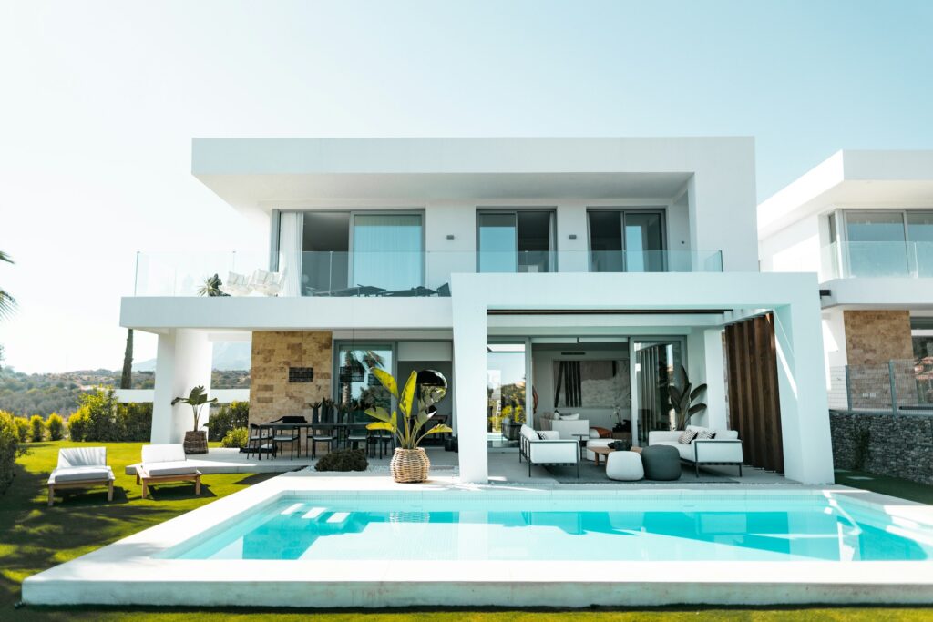 Villa moderne avec piscine en Espagne